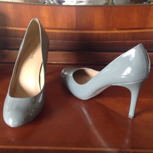 Ann Taylor Gray Patent Faux Leather Pumps size 10M